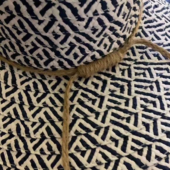 Cappelli Straworld Blue and White Geometric Sun Hat. Adjustable size. NWT’S main image 3